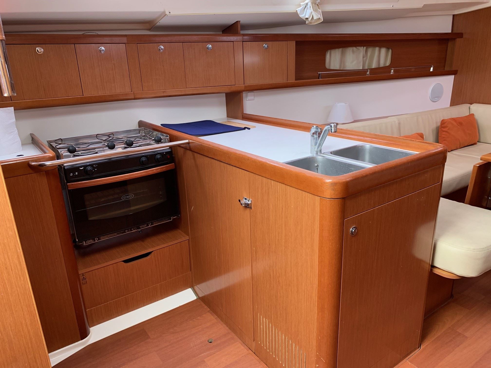 slider 10 Beneteau Oceanis 37